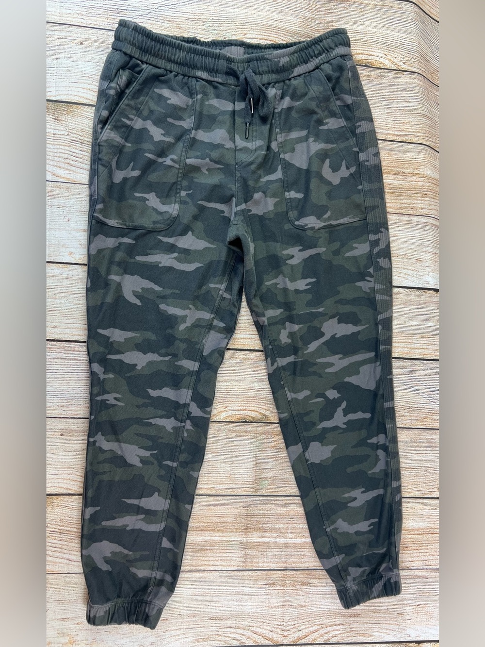 Women’s Athleta Farallon Jogger Green Camo Pants Size 8P